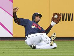 Hens add bat to roster, split with Pigs