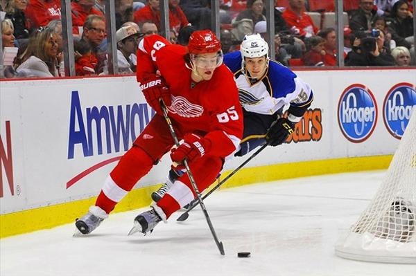 Dan DeKeyser picks Detroit Red Wings, stays in Michigan