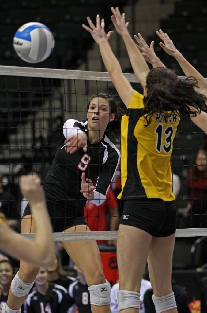 Eden Prairie sweeps to finals