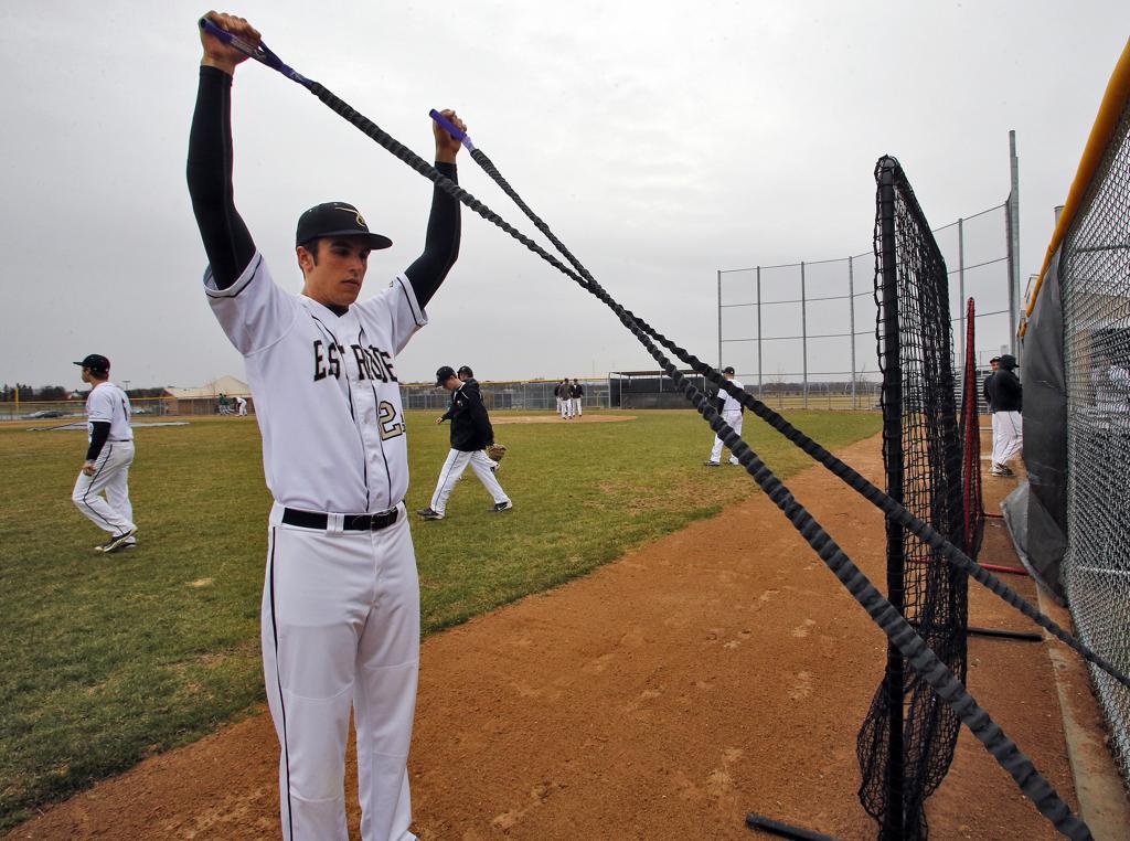 Coaches, young pitchers combat overuse arm injuries