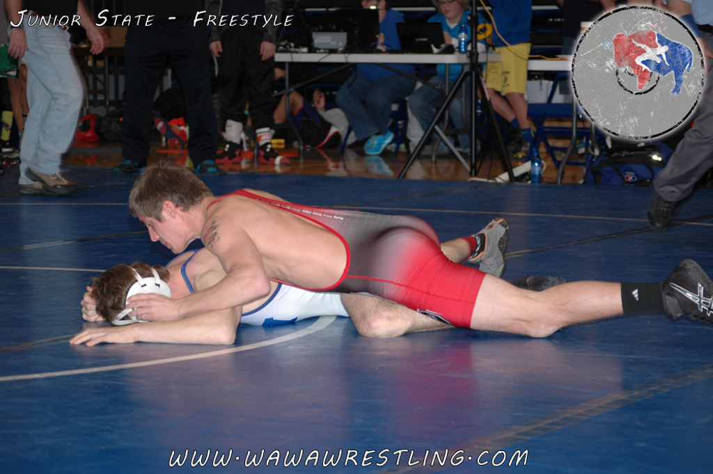 amateur-wrestling-photographs-threesome-in-alley