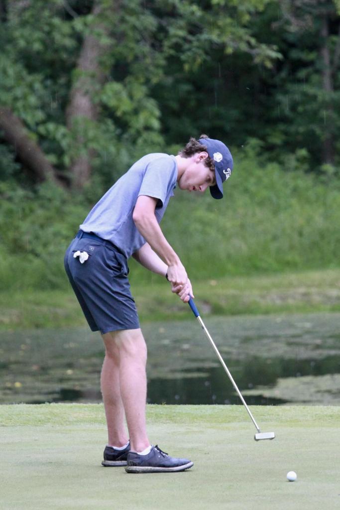 Luke Sunnarborg putting